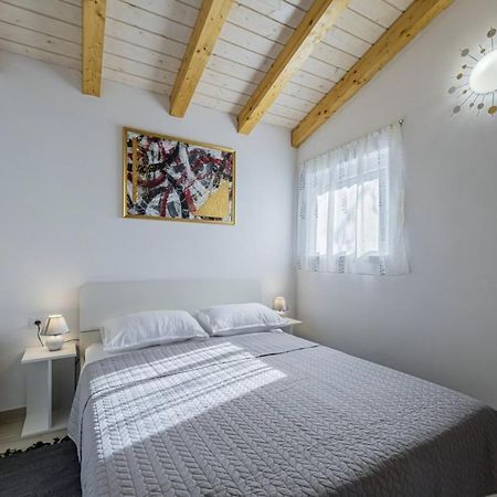 Vila Modean In Pula - Haus Fuer 2-3 Personen Exteriér fotografie